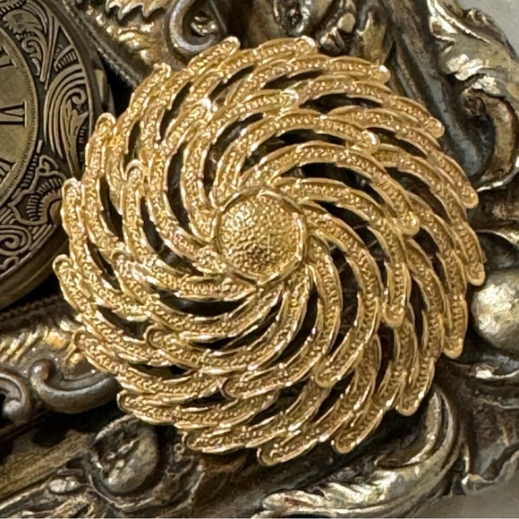 SARAH COVENTRY • Gold Vintage Flower Scarf Pin Blazer Brooch Ornament Accessory - Picture 7 of 8